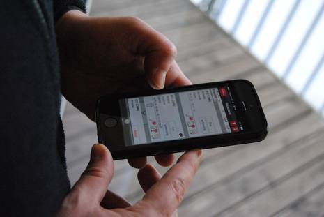 Checking and changing the room status with protel Housekeeping