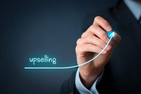 What is hotel upselling? (+10 upsell techniques)