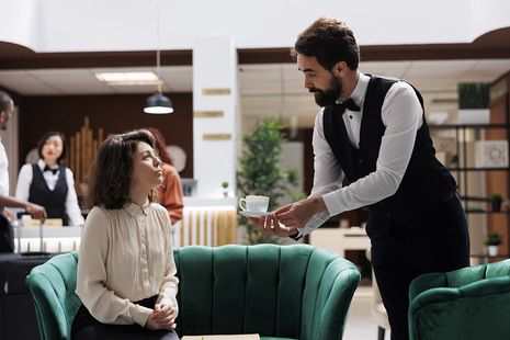 The High 5 of High Return Hospitality: Elevating Guest Experience, Employee Satisfaction, and Profit Margins