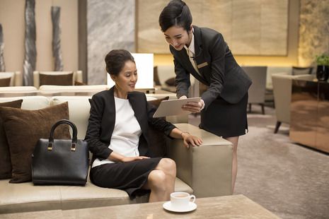 The High 5 of High Return Hospitality: Elevating Guest Experience, Employee Satisfaction, and Profit Margins