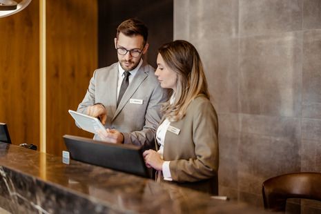 The High 5 of High Return Hospitality: Elevating Guest Experience, Employee Satisfaction, and Profit Margins