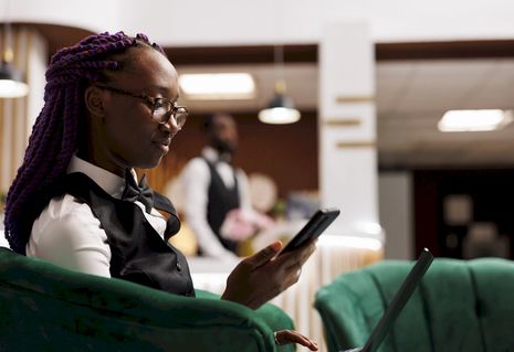 The Art of Holiday Hospitality: Connecting With Guests Through Events